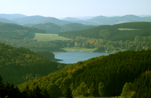  FERIENHAUS HENNESEE   / Sauerland  Blick auf Hennesee