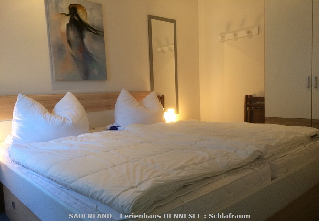 Sauerland , Ferienhaus HENNESEE : Schlafraum