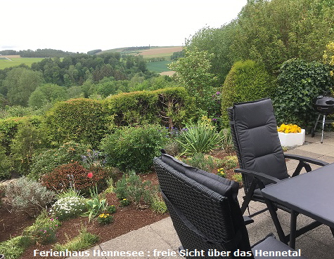  Terrasse vom Ferienhaus HENNESEE FEWO  Sauerland Ferienpark Feriendorf